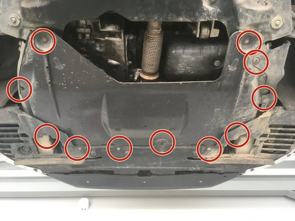 Remonter la plaque sous moteur et serrer les 11 vis