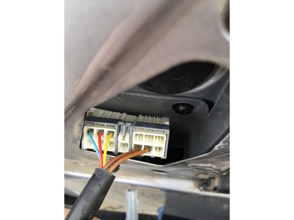 Brancher le nouveau rétroviseur