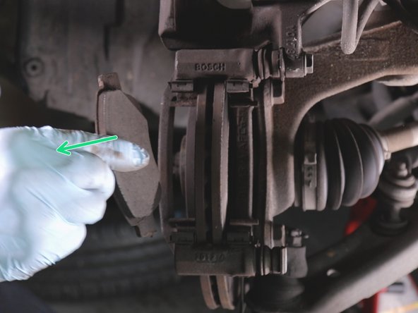 Retirer les deux plaquettes de frein