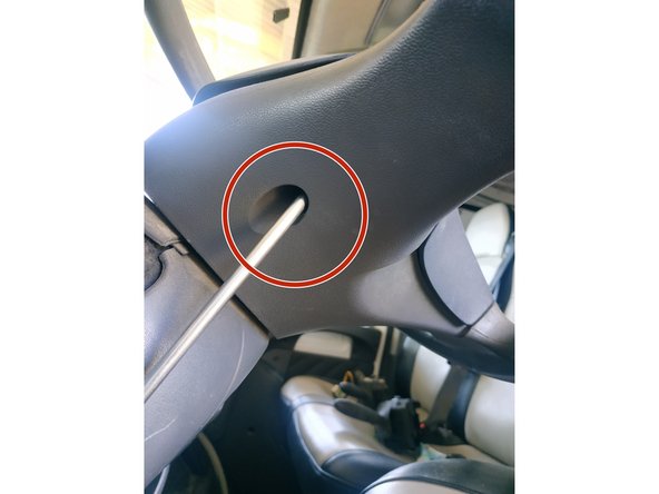 dévisser les 3 vis de maintien derrière le volant, clé torx T30