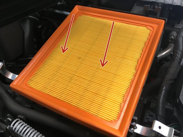 Installer le nouveau filtre dans la boite à air