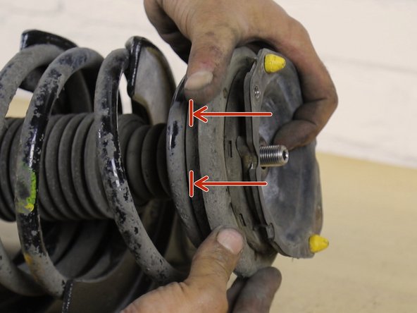 Mettre le ressort en buté sur la coupelle