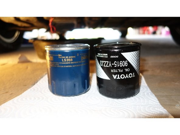 A la main, terminer le dévissage du filtre.