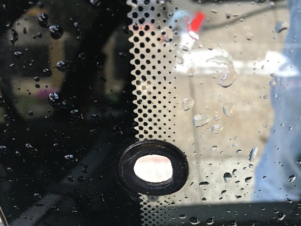 
Be careful not to lose the three prisoners and the three seals present on the glass
