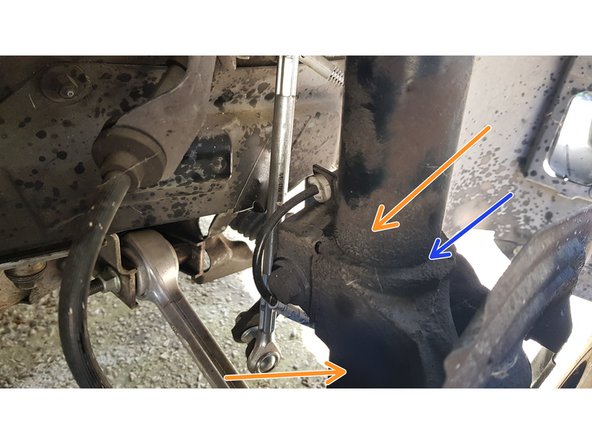 puis désaccouplez la biellette de barre stab.