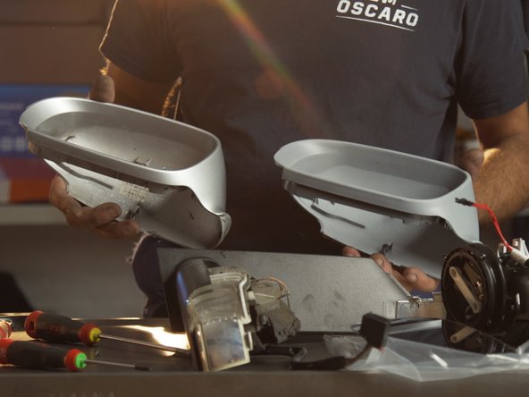 L'ancienne coque de rétroviseur est peinte, la nouvelle est vendue prête à peindre