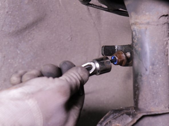 Dévisser l'écrou et le retirer