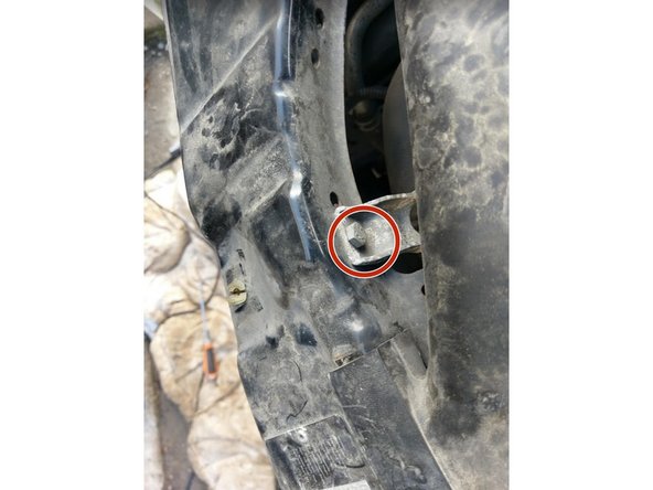 Dévisser les deux écrous de fixations