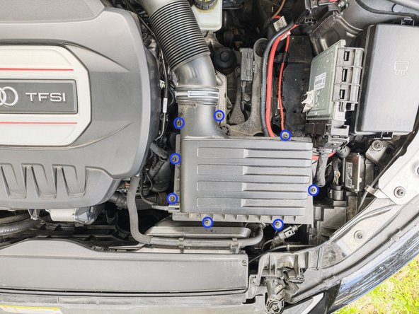 
&Agrave; l'aide d'un outil Torx T25, d&eacute;visser les 8 vis de maintien.
