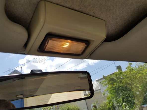 Replacer le plafonnier dans son logement