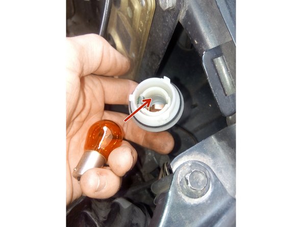 Repositionnez l'ampoule dans son support