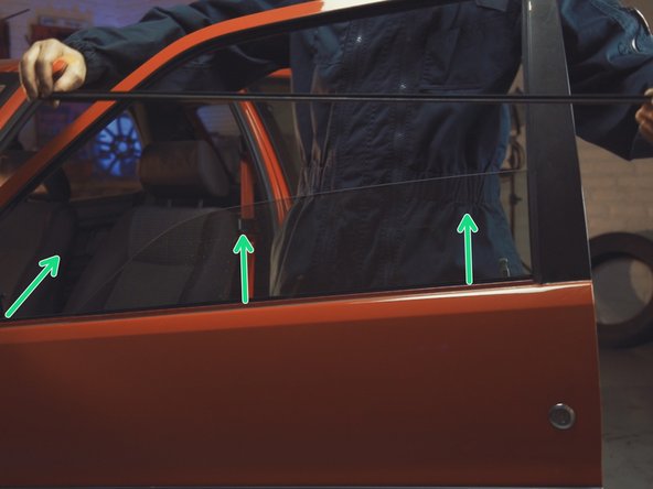 
Place the rod, finishing with the rearview mirror side.
