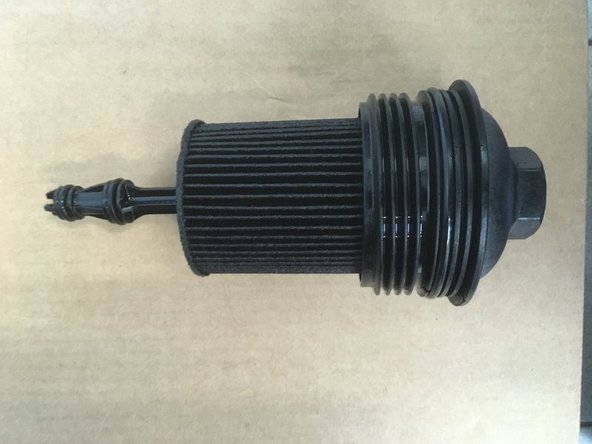 A l'aide du cliquet avec la rallonge et la douille de 32 dévisser les filtres à huile