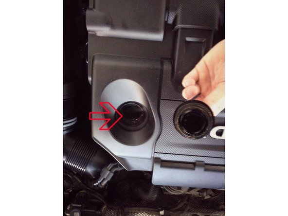 Utilisez si possible un entonnoir avec filtre dessus pour être plus précis et ne pas en mettre partout.