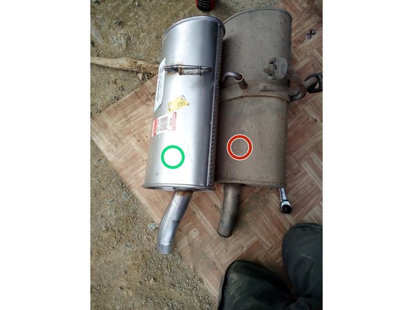 Comparez le silencieux déposé avec le nouveau