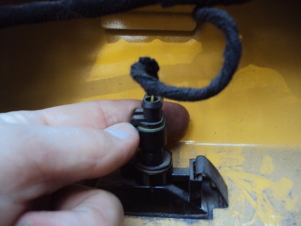 
Once the bulbs have been changed, reinsert the bulb socket assemblies into their housings, rotating them a quarter turn clockwise.
