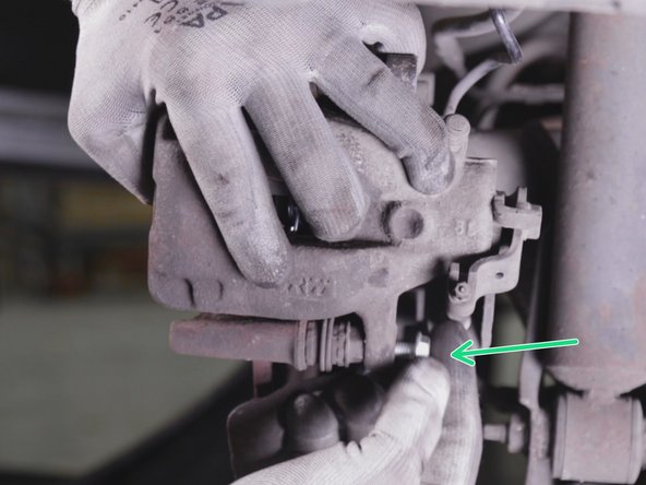 Bloquer les 2 vis de l’étrier