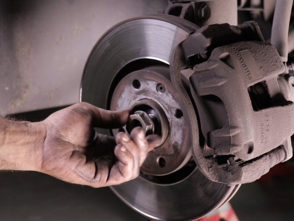 Si le cardan est collé repositionner l’écrou et tapoter avec le marteau