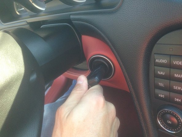 Tournez la clé de contact en première position afin que les essuie-glaces reviennent à leur position de repos.