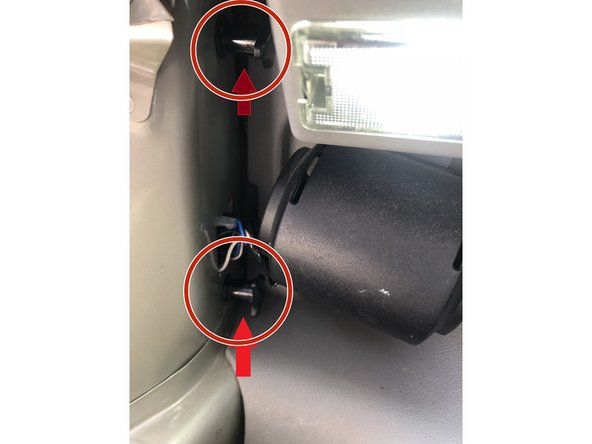 Enfin resserrer le feux à l'aides des vis en plastique de la première étape ( Balise Rouge )