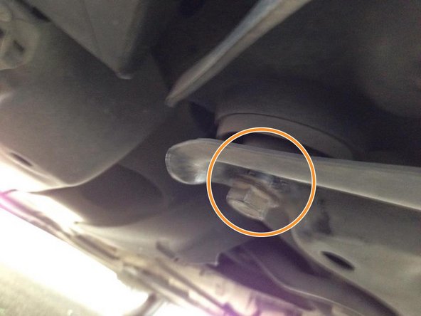 Il faudra remettre la vis ainsi que l'écrou pour sa fixation, utilisez un cliquet et une douille de 21 pour visser la vis, en même temps tenez l'écrou au dessus avec une clé plate de 21 puis vissez très fortement.