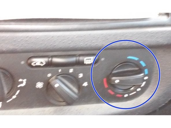 Dans l’habitacle se mettre en position air chaud