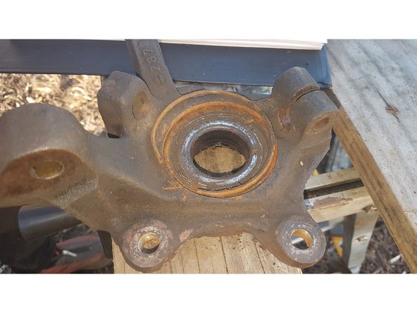 Ensuite, caler le pivot correctement pour pouvoir l'utiliser avec la presse (bien droit)