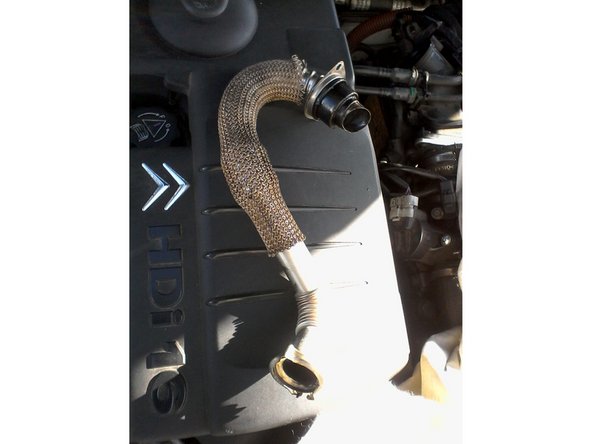 Tubulure de la vanne egr déposée.