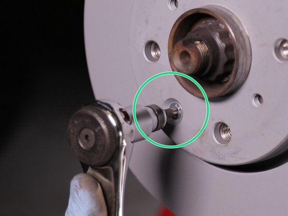 Revisser puis serrer la vis torx du disque