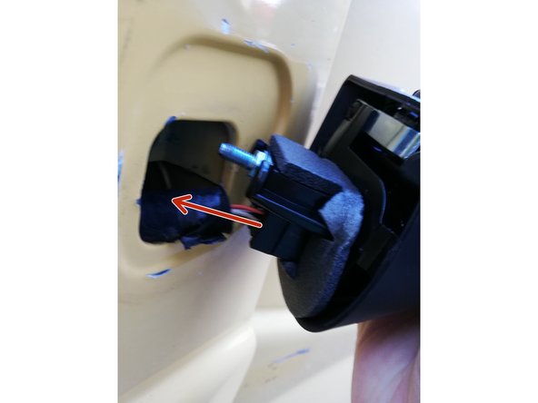 
Only the top of the mirror is maintained
