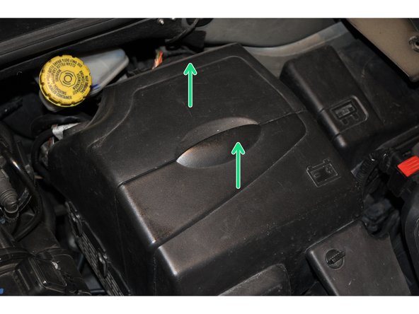 
Disconnect the battery before working on the electrical system, for safety reasons and to avoid an error message when restarting the vehicle.
