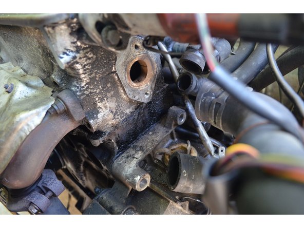 Nettoyez la portée du joint sur la culasse.