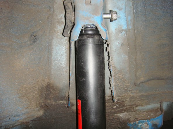 Insérer la vis du haut et bloquer les deux vis (haut et bas) pour finir l'operation