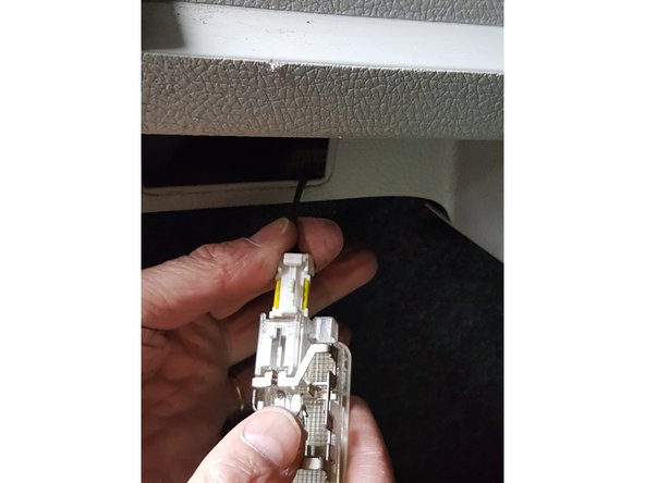 
Reconnect the connector
