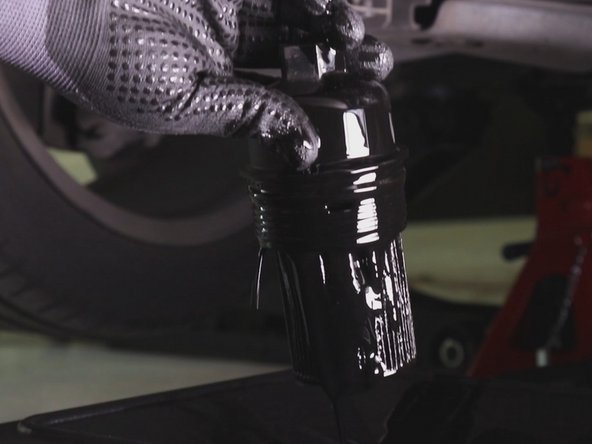 Retirer-le et laissez l'huile s'écouler