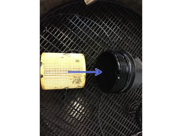 Monter la nouvelle cartouche du filtre en la clipsant