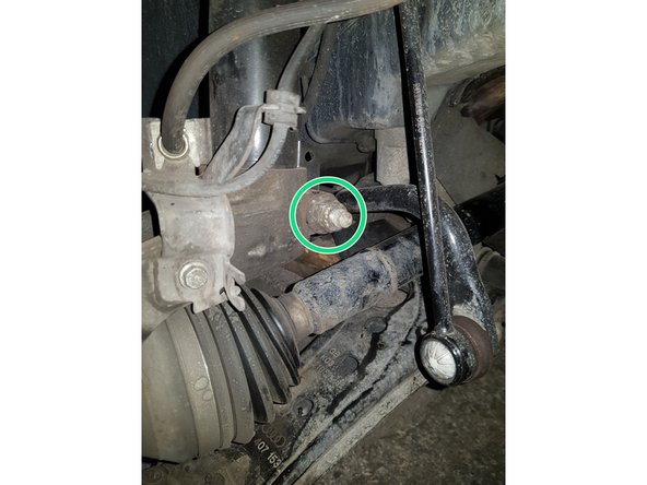 Avec une douille BTR de 5mm retirez la vis du capteur puis le capteur.