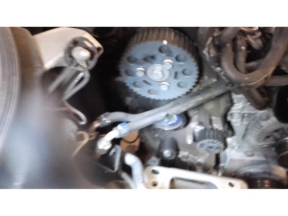 Repérer le schéma de passage de la courroie puis retirer la