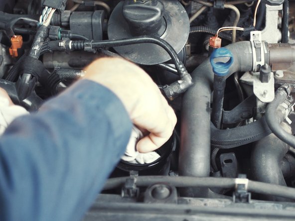 
Apply brake cleaner to the tank and wipe it with a cloth.
