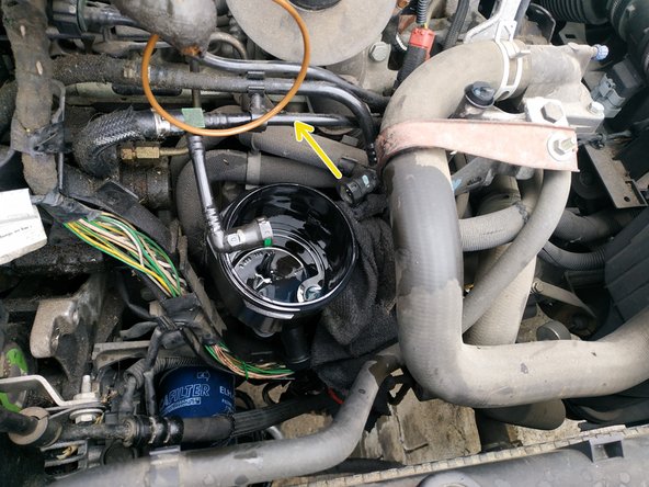 Le gasoil contient sans doute pas mal d'eau donc il convient de s'en débarrasser.