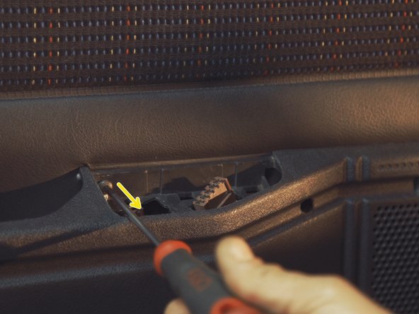 
Unscrew the screw located behind the controls with a Torx T20
