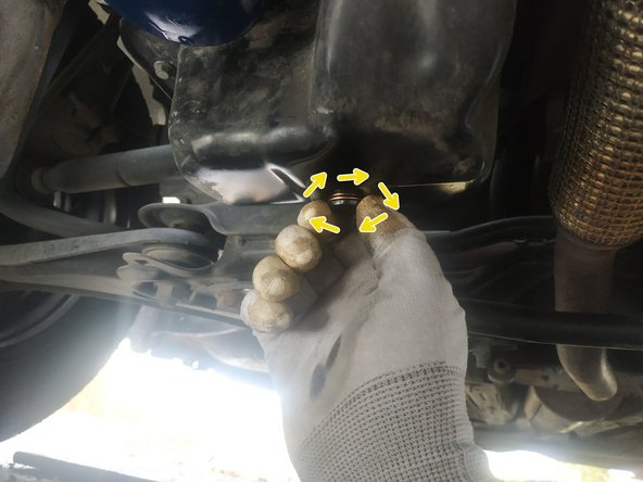 visser le bouchon à la main