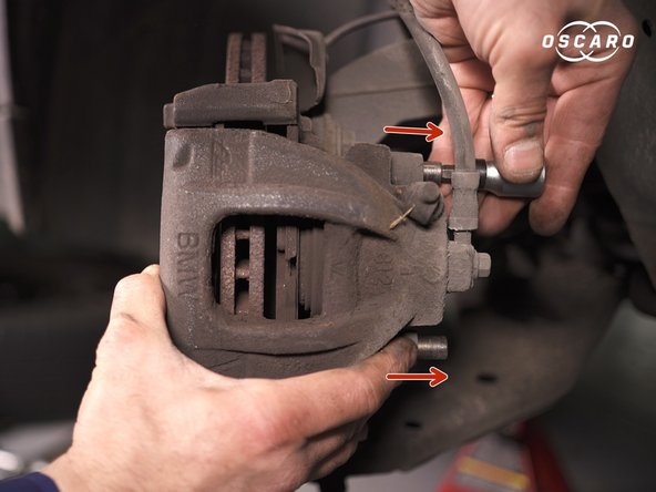 Reculer les colonnettes pour sortir l'étrier