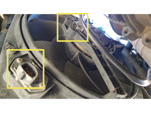 Ecartez les câbles.