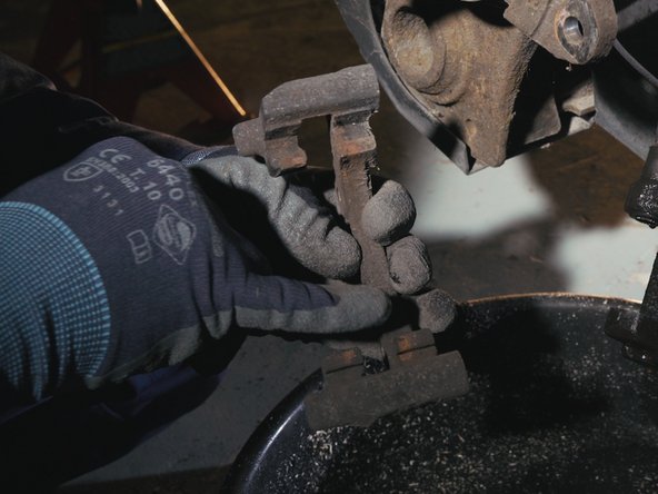 Appliquer du nettoyant frein sur la chape