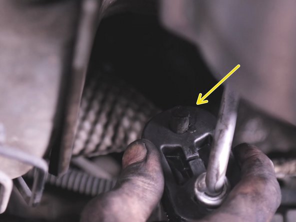 Fixer les butées avant du catalyseur sur les tiges