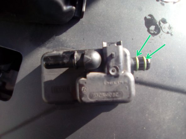 photos 2 montages des nouveaux joints et mettre légèrement du gasoil sur les joints pour le remontage sur le nouveau filtre.