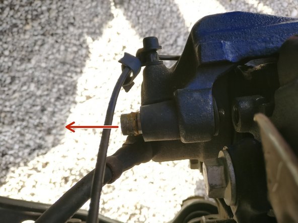 Au remontage, les boulons de guidage doivent être propre et vous pouvez y ajouter un peu de lubrifiant silicone (uniquement sur la partie lisse)