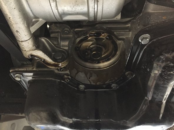 Apppliquer un peu d'huile sur le joint du filtre neuf