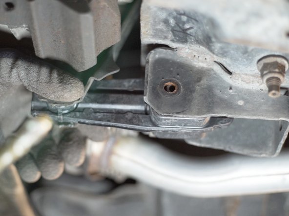 Placer la seconde partie du support moteur